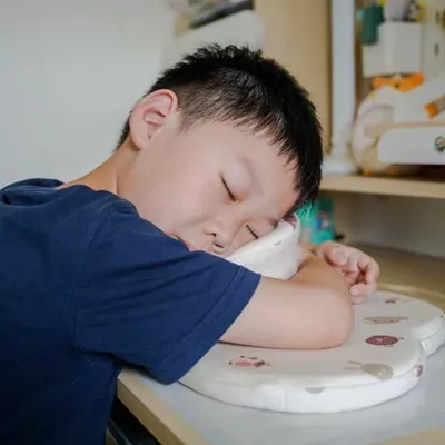 greysa格蕾莎月兒午安枕雲朵午睡墊組合最佳的小學課桌椅午睡枕