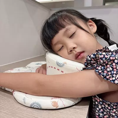 greysa格蕾莎月兒午安枕雲朵午睡墊組合最佳的小學課桌椅午睡枕