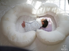 【推薦】新手爸媽哺乳必備 格蕾莎 哺乳護嬰枕 也可以當作月亮枕噢～