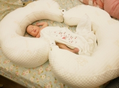 【推薦】多功能「GreySa格蕾莎哺乳護嬰枕」不一樣的哺乳枕 
