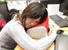 【推薦】【居家好物】GREYSA格蕾莎折疊式午睡枕●辦公室的睡眠好物，如躺在大腿上的柔軟舒適觸感●