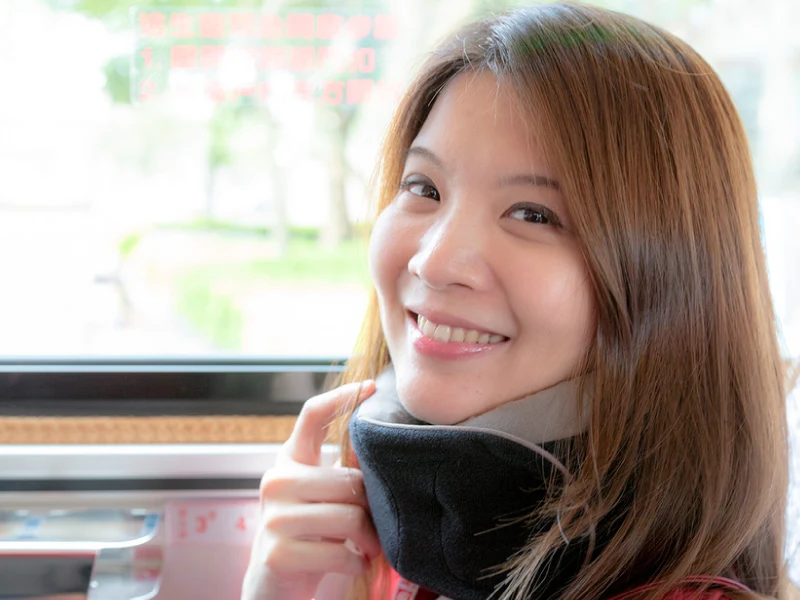 【推薦】【momo姐旅遊好物】旅途中已是不可或缺的史上最強頸枕 -GreySa格蕾莎 全家福旅行頸枕