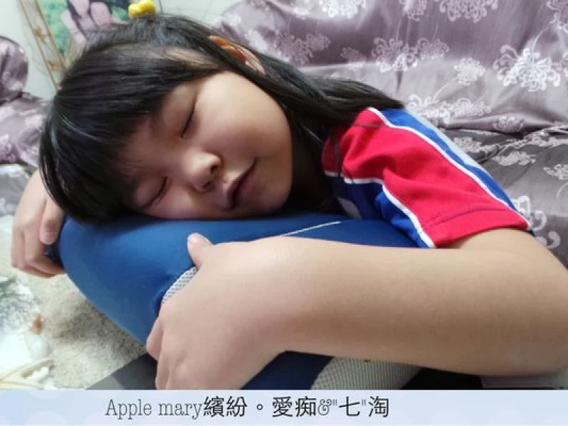 【推薦】符合人體工學，收納方便，隨時都好眠~GreySa 格蕾莎【折疊式午睡枕】