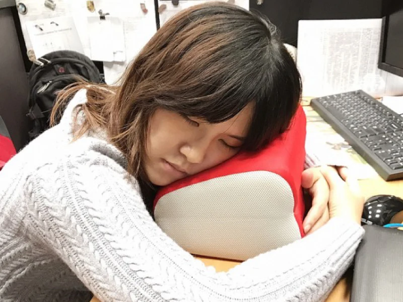 【推薦】【居家好物】GREYSA格蕾莎折疊式午睡枕●辦公室的睡眠好物，如躺在大腿上的柔軟舒適觸感●