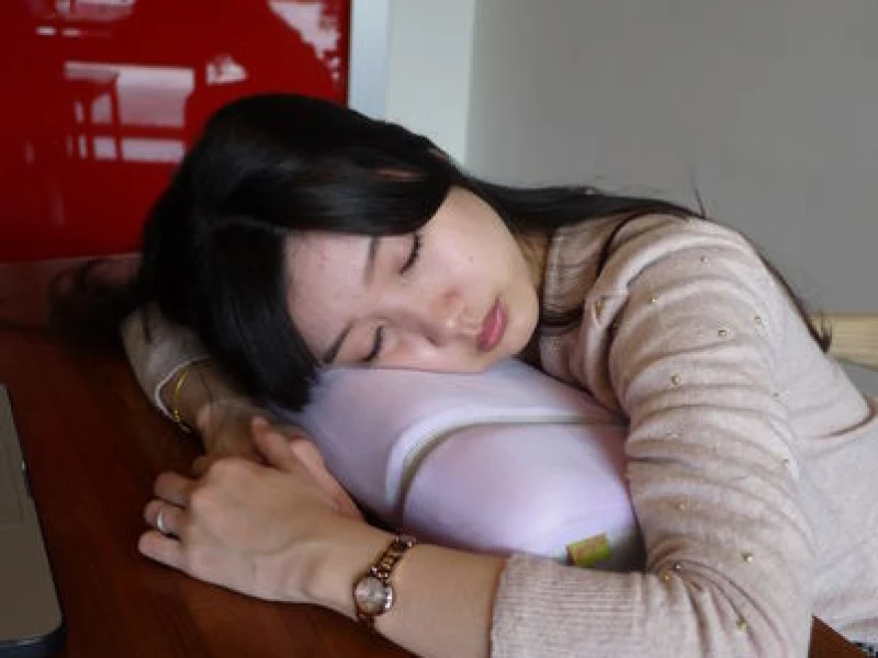 【推薦】薇琪愛分享"GreySa格蕾莎折疊式午睡枕"午睡十分鐘‧上班不放空