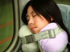 【推薦】【旅行出差好物】坐車睡覺支撐頸部旅行枕推薦 → GreySa格蕾莎旅行頸枕