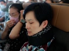 【推薦】長途飛行零負擔！一顆搞定機上睡眠 GreySa格蕾莎全家福旅行頸枕開箱 360°穩托不落枕（吸濕排汗、布套可拆洗）